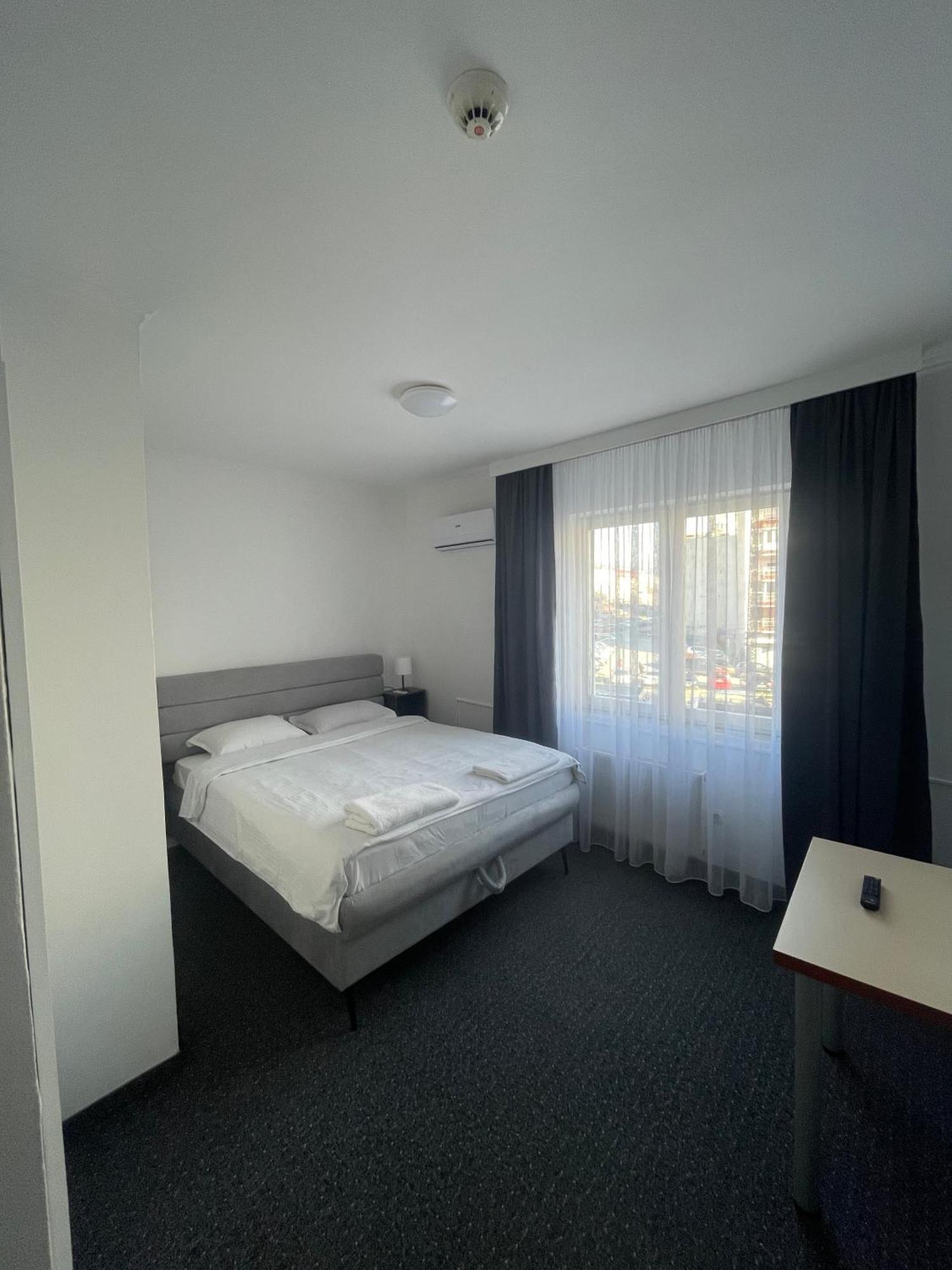Hotel Ada - Otoka SJJ Exteriér fotografie