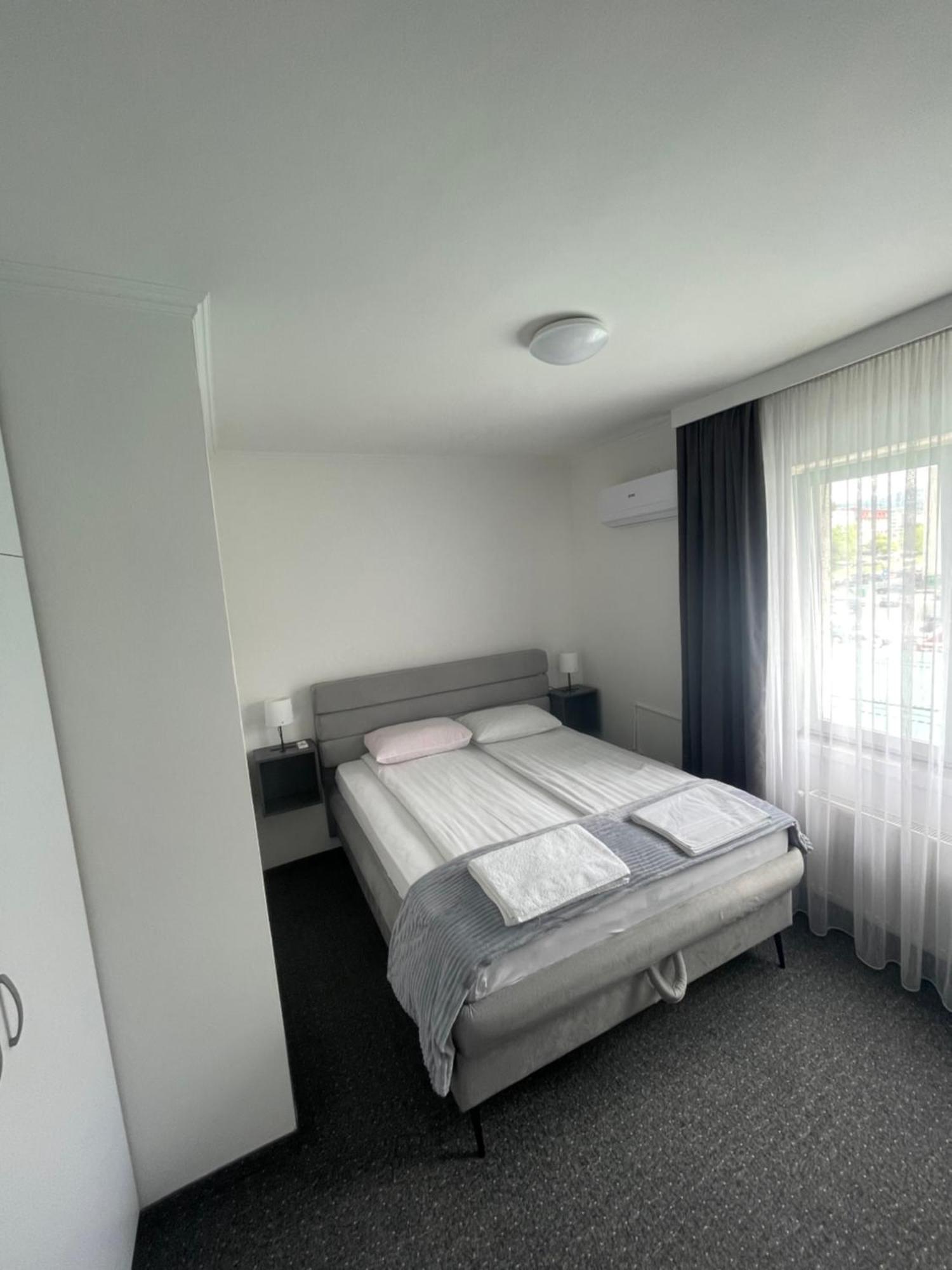 Hotel Ada - Otoka SJJ Exteriér fotografie